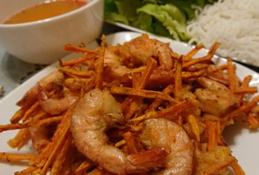 Bánh tôm chiên thơm ngon